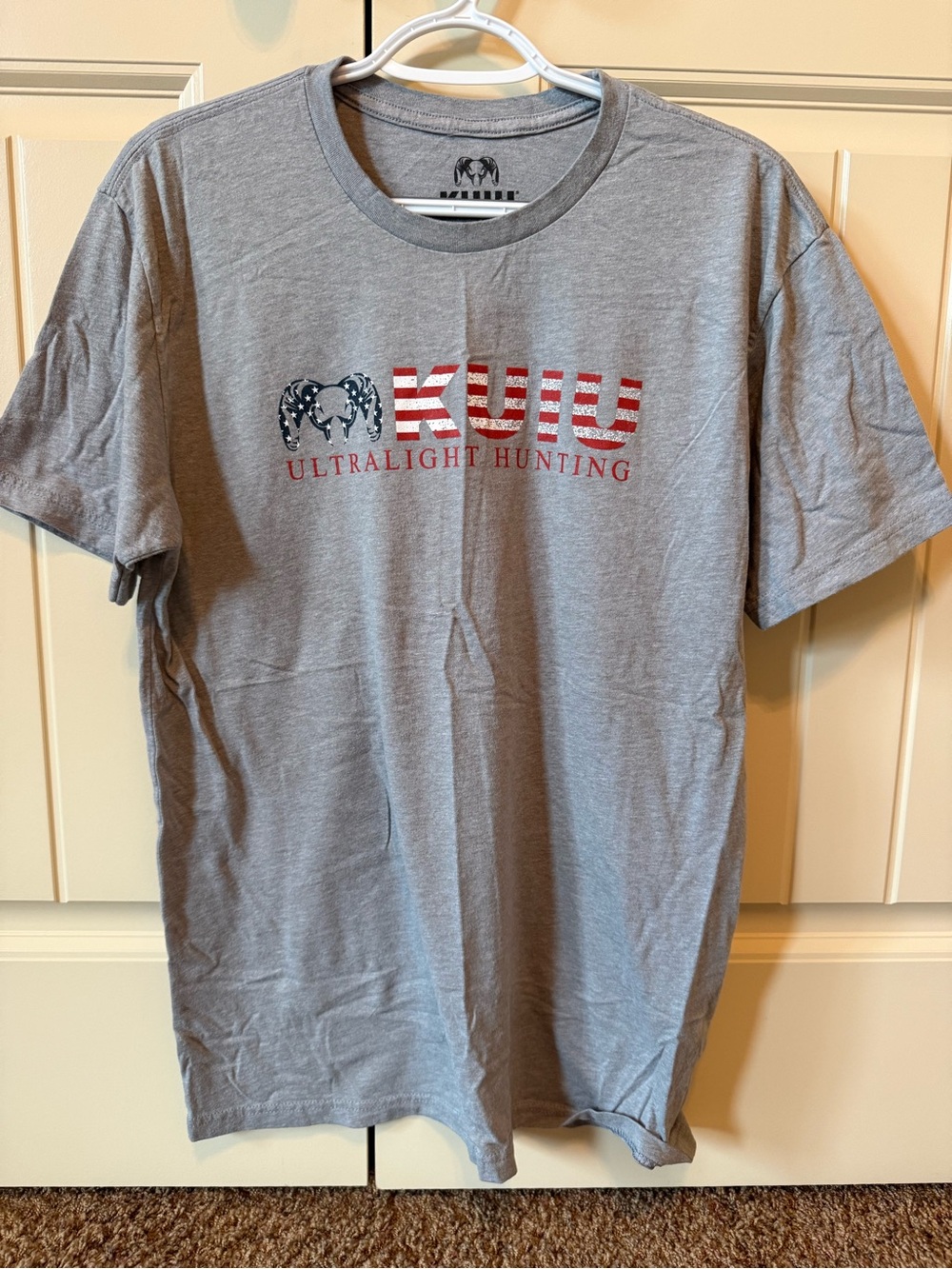 KUIU Gray Short-Sleeve Logo Tee with Red Accents